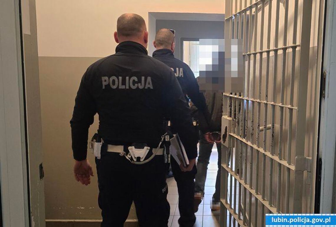 Zamiast naprawić auto, pojechał nim pić. 21-letni mechanik kompletnie pijany w Volkswagenie klientki