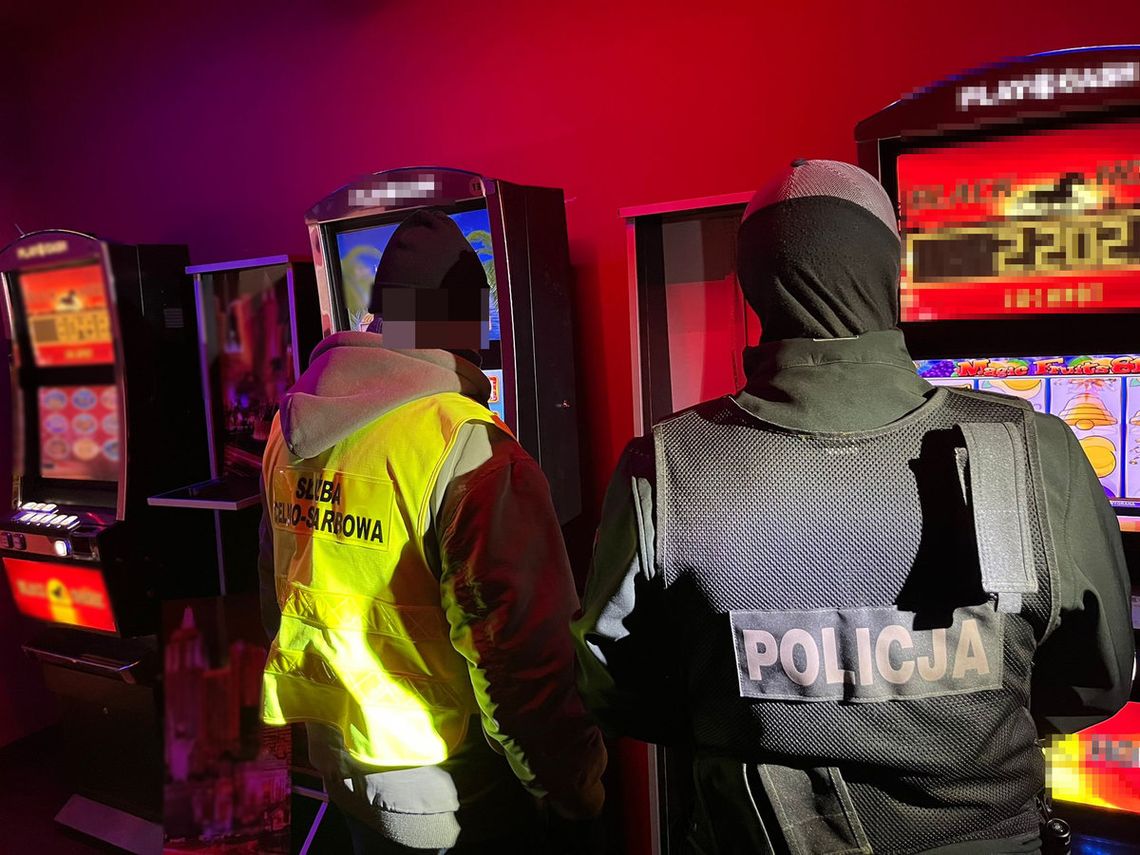 Zamiast trafić za kraty, wybrał automaty. Poszukiwany mężczyzna zatrzymany w nielegalnym kasynie Zamiast trafić za kraty, wybrał automaty. Poszukiwany mężczyzna zatrzymany w nielegalnym kasynie