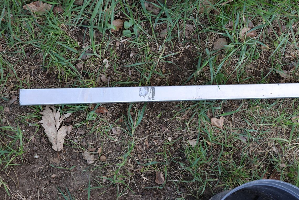 Zamontował metalowy szlaban pod linią wysokiego napięcia. Prąd poraził właściciela i dwóch strażaków