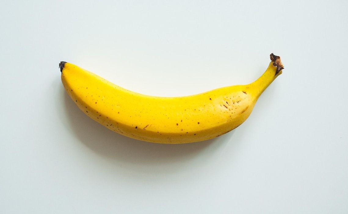 Zamówiła przez internet telefon za ponad 1300 złotych. Po otwarciu paczki znalazła w niej banana