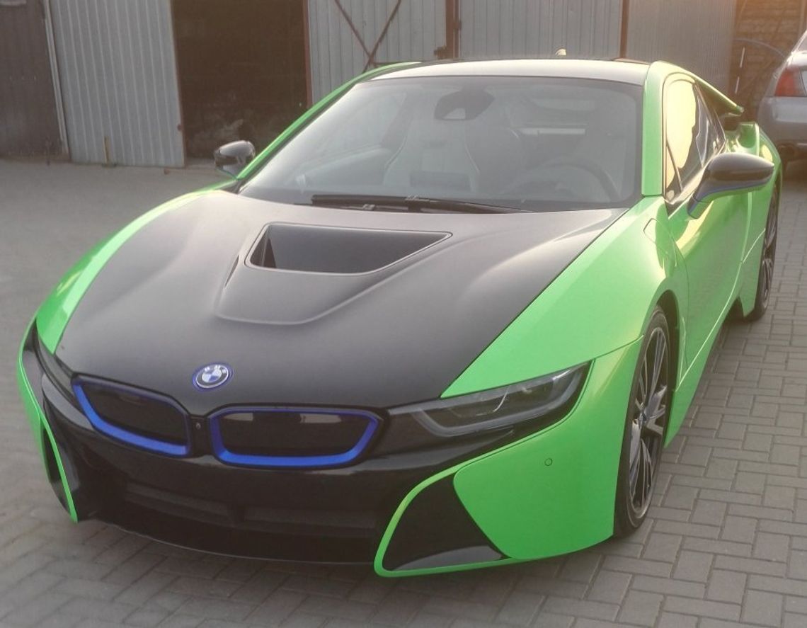 Zaparkował BMW i8 na ulicy, dzień później auta już nie było