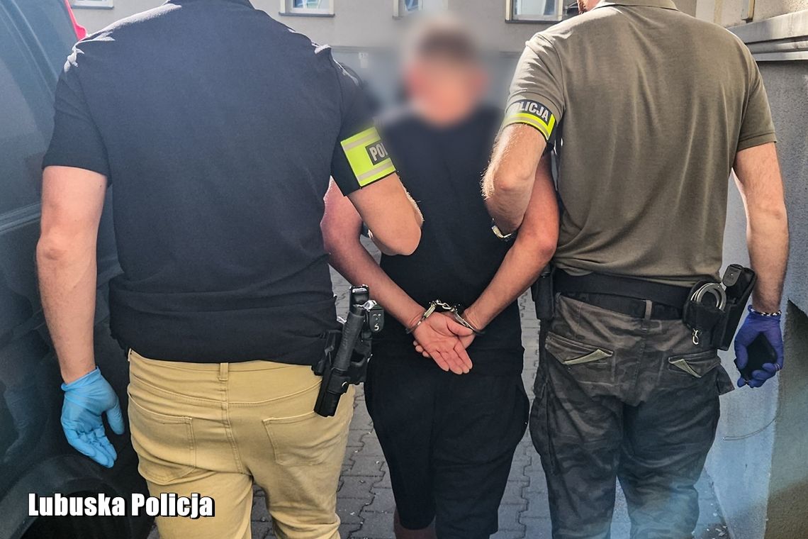 Zaprosił do mieszkania parkę poznaną w internecie. Szybko przestało być miło. Mężczyzna został okradziony