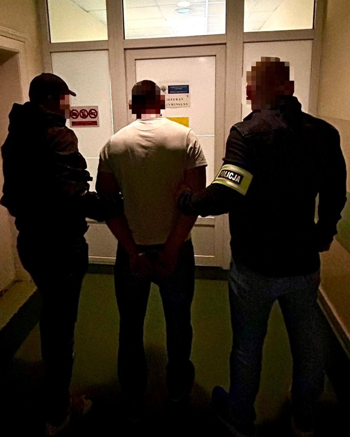 Zaprzeczał, że ma jakieś narkotyki, ale policjanci zajrzeli do lodówki. Znaleźli ćwierć kilo Zaprzeczał, że ma jakieś narkotyki, ale policjanci zajrzeli do lodówki. Znaleźli ćwierć kilo