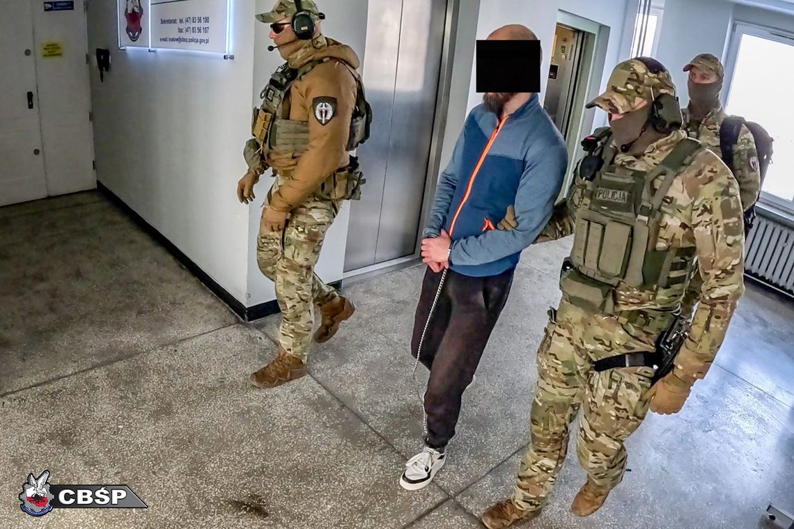 Zapytał, czy kibicuje Wiśle, a potem wbił mu nóż w serce. Morderca zatrzymany 23 lata po zbrodni