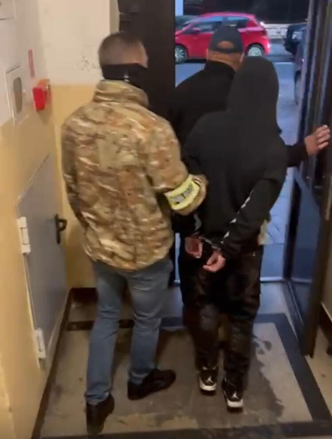 Zapytał o drogę, a po chwili zaatakował. Wbił ofierze palce do oczu i brutalnie bił po twarzy Zapytał o drogę, a po chwili zaatakował. Wbił ofierze palce do oczu i brutalnie bił po twarzy