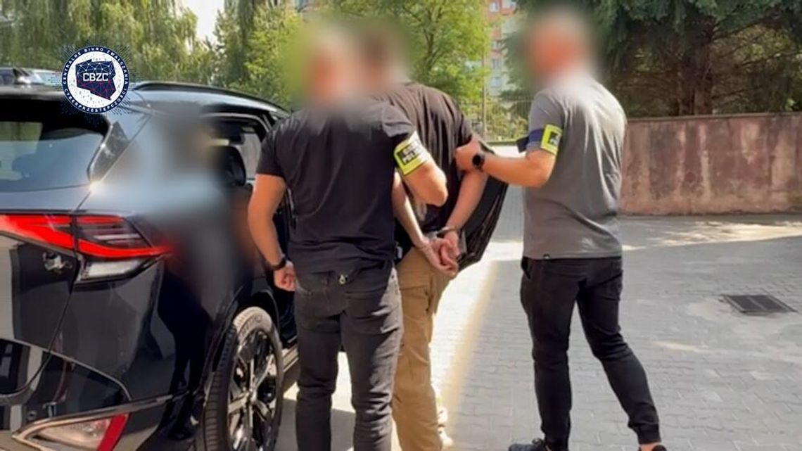 Zarabiali na udostępnianiu narzędzi do cyberataków. Dwóch młodych mężczyzn zatrzymanych Zarabiali na udostępnianiu narzędzi do cyberataków. Dwóch młodych mężczyzn zatrzymanych