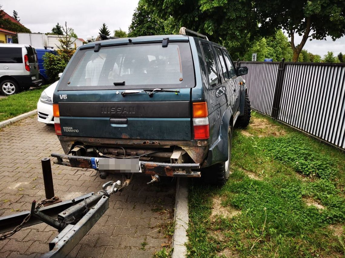 Zaskakujący finał kontroli. Kierowca bez prawka, auto po raz ostatni przeszło badania 10 lat temu
