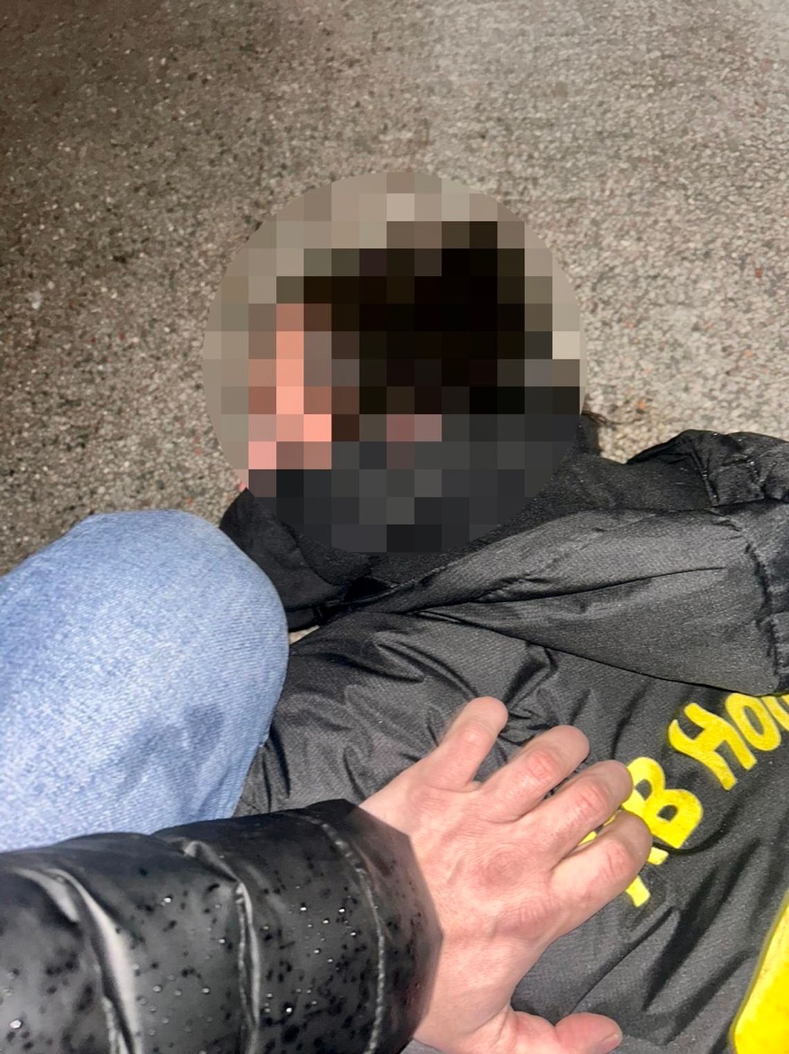 Zasłonił twarz i założył kaptur, ale dzielnicowy i tak poznał po chodzie. 26-latek trafił do więzienia