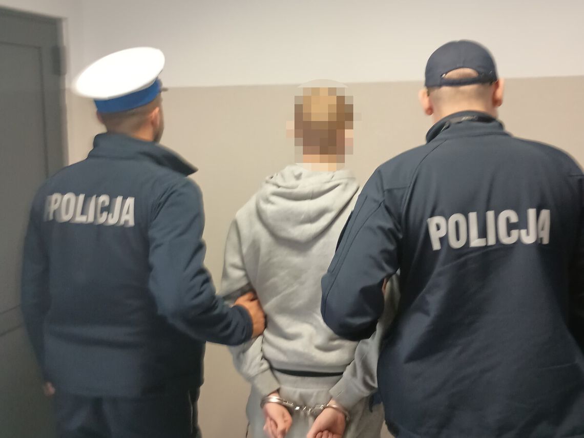 Zastraszył młodszego chłopca nożem i odjechał jego motorowerem. 15-latek zatrzymany Zastraszył młodszego chłopca nożem i odjechał jego motorowerem. 15-latek zatrzymany