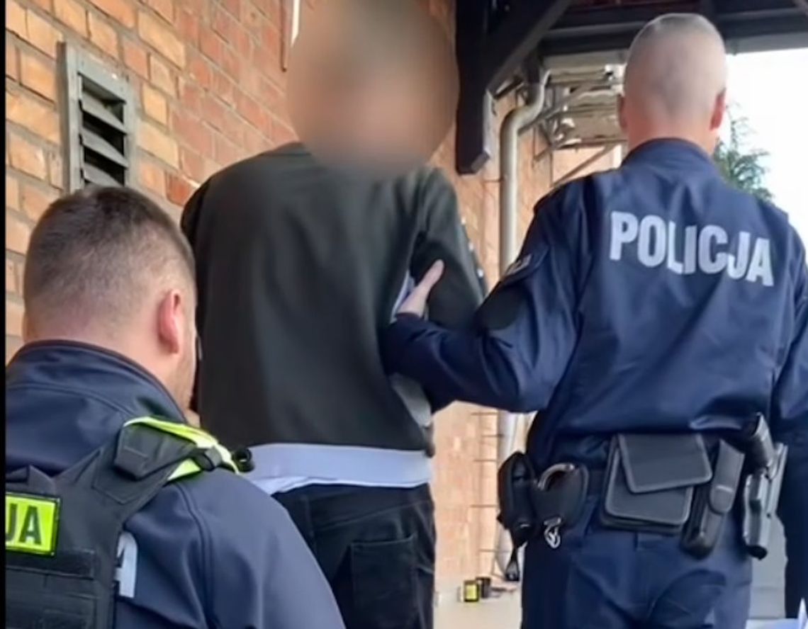 Zastraszył starszego mężczyznę nożem, a potem bił go pięścią w twarz. 40-latek aresztowany za rozbój Zastraszył starszego mężczyznę nożem, a potem bił go pięścią w twarz. 40-latek aresztowany za rozbój