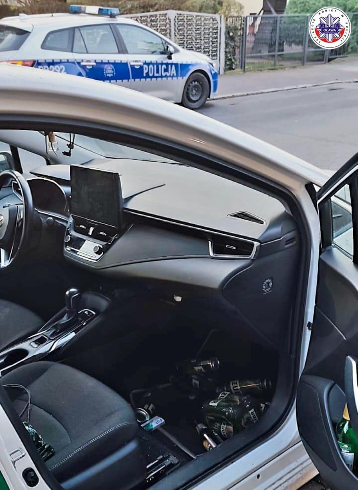 Zataczał się z piwem, wsiadł za kierownicę taksówki i odjechał. Zatrzymał go policjant na wolnym Zataczał się z piwem, wsiadł za kierownicę taksówki i odjechał. Zatrzymał go policjant na wolnym