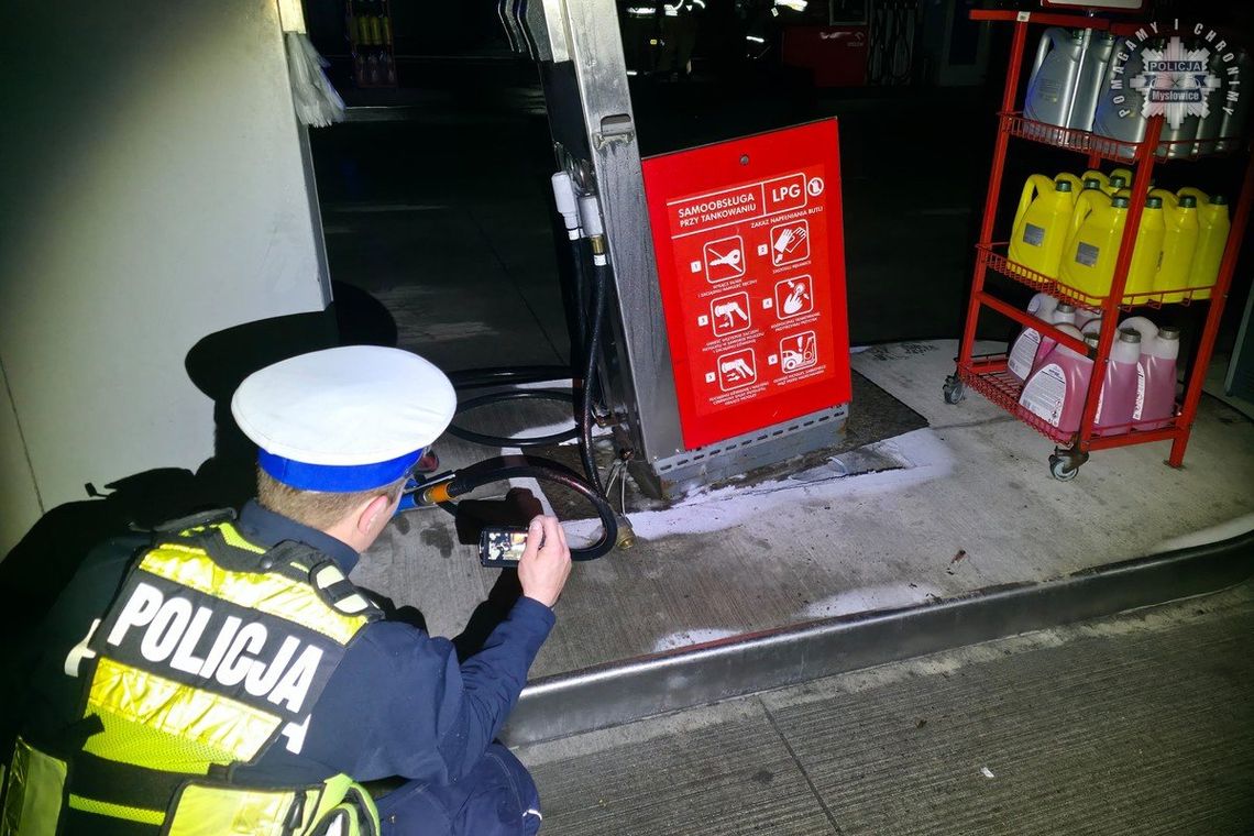 Zatankowała gaz, ale nie wypięła przewodu i ruszyła. Kobieta wyrwała go z dystrybutora