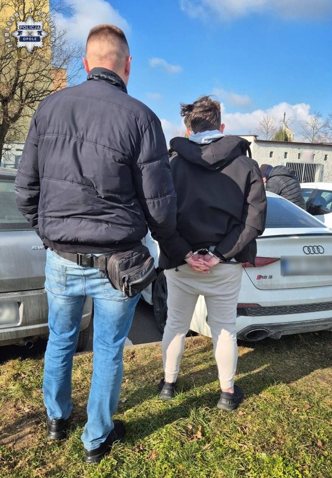 Zatrudnił się jako kurier, żeby móc robić przekręty. W pięć dni zamówił towar za 700 tysięcy złotych