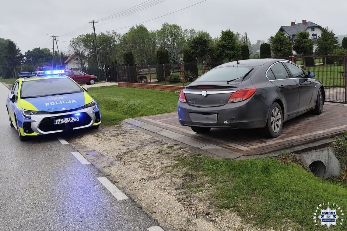 Zatrzymał się do kontroli ponad sto metrów dalej, wyskoczył z auta i zaczął uciekać. Był po amfetaminie