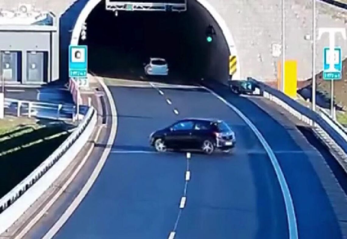 Zatrzymał się przed tunelem i zaczął zawracać. Skrajnie niebezpieczne zachowanie kierowcy na drodze ekspresowej Zatrzymał się przed tunelem i zaczął zawracać. Skrajnie niebezpieczne zachowanie kierowcy na drodze ekspresowej