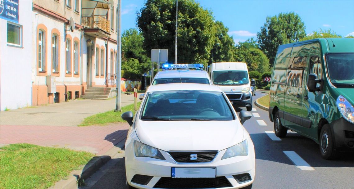 Zatrzymała auto na środku drogi i uciekła. 35-latka po kilku narkotykach schowała się toalecie Zatrzymała auto na środku drogi i uciekła. 35-latka po kilku narkotykach schowała się toalecie