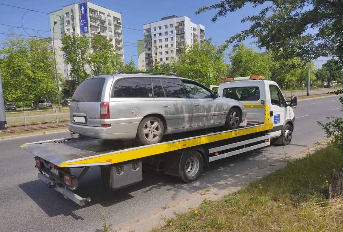 Zatrzymali go, bo jechał bez pasów. Okazało się, że ma 5 zakazów, w tym 3 dożywotnie