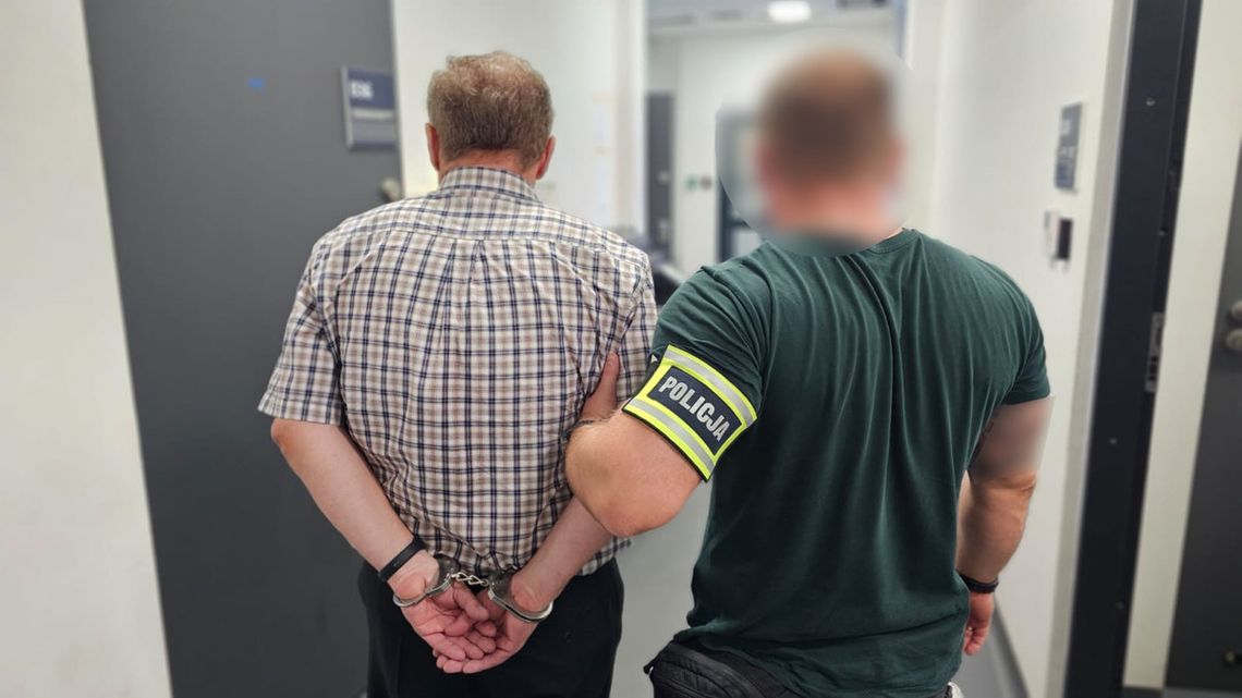 Zatrzymany 62-latek, który wypisywał na sądzie hasła pod adresem premiera i ministra sprawiedliwości