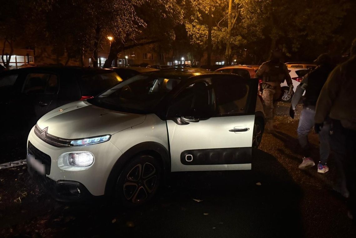 Zawodowy złodziej samochodów wpadł na gorącym uczynku. Podczas próby ucieczki uszkodził trzy auta Zawodowy złodziej samochodów wpadł na gorącym uczynku. Podczas próby ucieczki uszkodził trzy auta