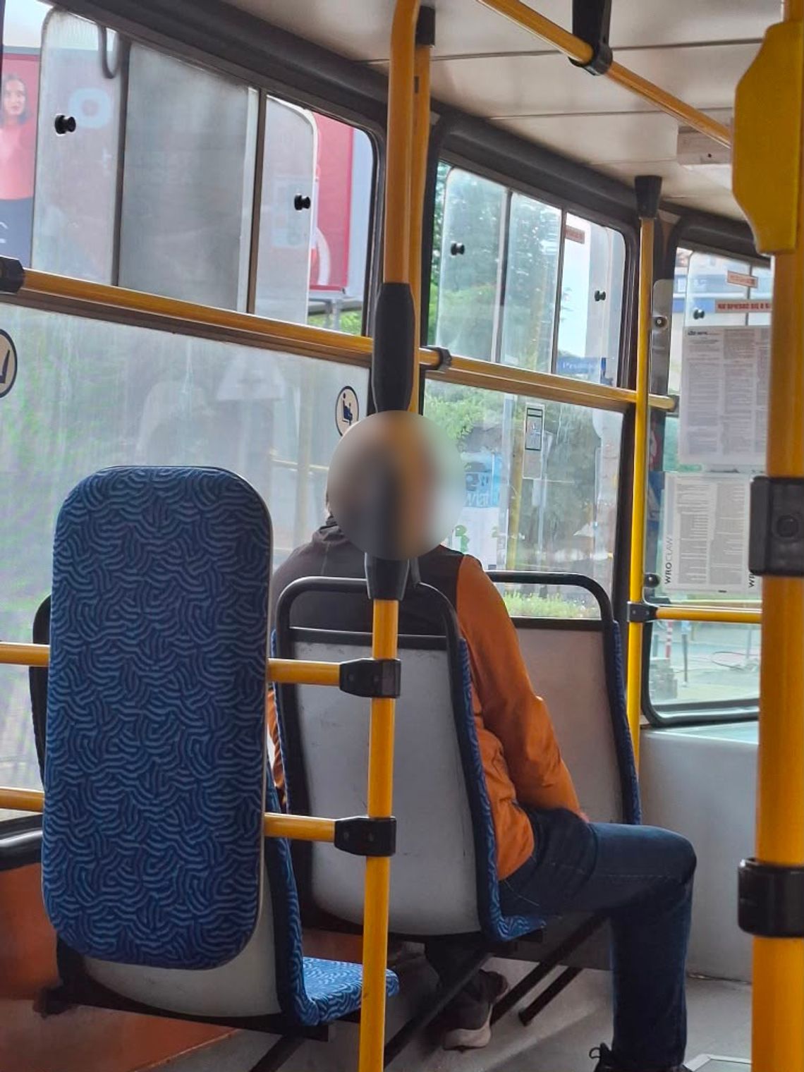 Zboczeniec grasował w komunikacji miejskiej. 50-latek wpadł po obrzydliwym zachowaniu Zboczeniec grasował w komunikacji miejskiej. 50-latek wpadł po obrzydliwym zachowaniu