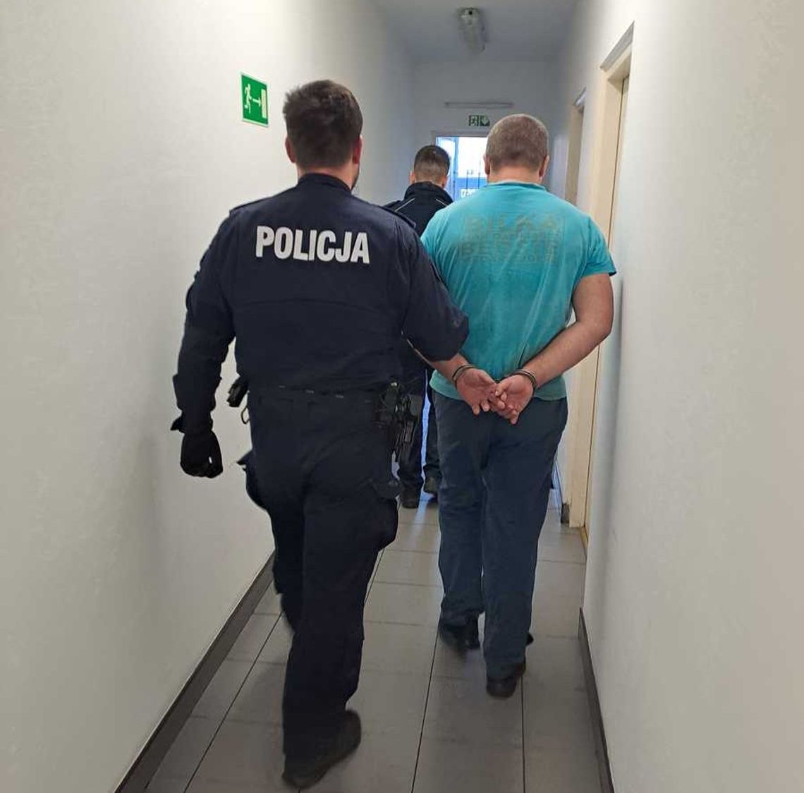 Zboczeniec zaczepiał dzieci pod szkołą i zaspokajał się w samochodzie. Został objęty dozorem policji Zboczeniec zaczepiał dzieci pod szkołą i zaspokajał się w samochodzie. Został objęty dozorem policji