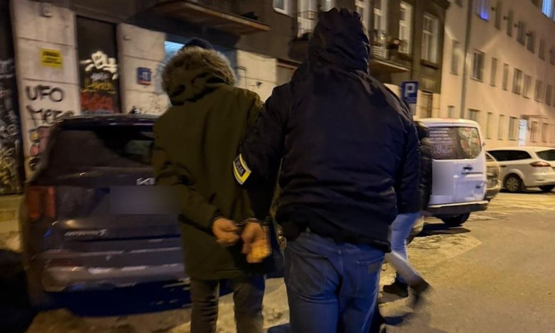 Zbrojna grupa, narkotyki i korupcja. Robert Sz. zatrzymany przez "łowców głów" po 4 latach ucieczki