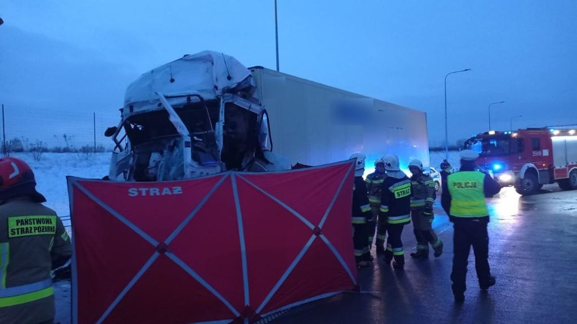 Zderzenie ciężarówek na autostradzie A1. Kierowca zginął na miejscu, droga jest zablokowana