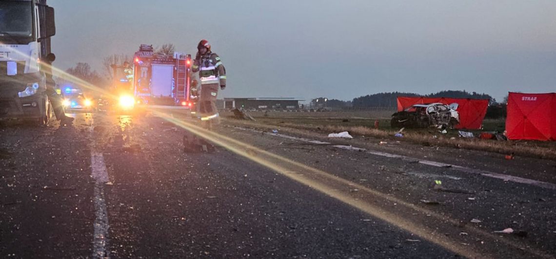 Zderzenie ciężarówki i dwóch osobówek na Opolszczyźnie. Zginęły trzy osoby, w tym dziecko