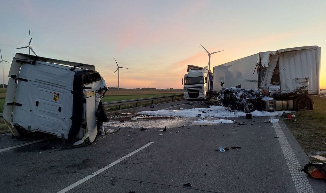 Zderzenie dwóch ciężarówek na ekspresówce. Jeden z kierowców pod wpływem alkoholu [FOTO]