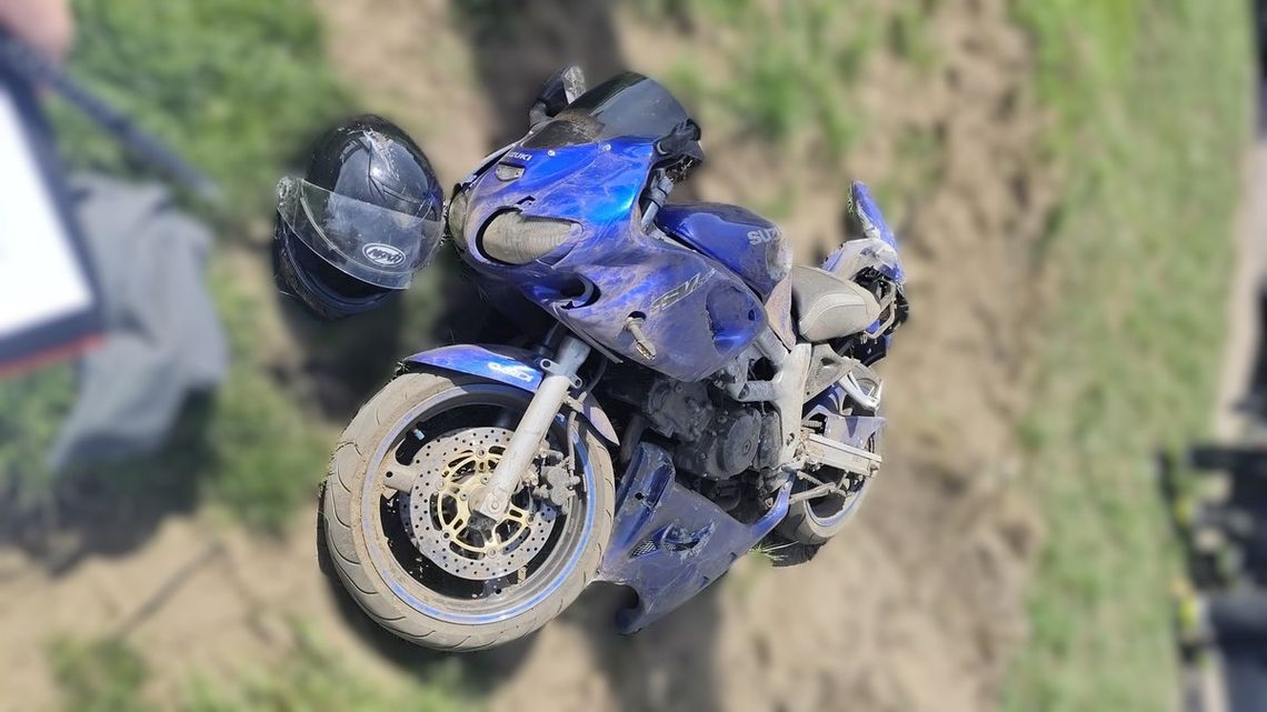 Zderzenie motocykla z volkswagenem passatem. Poszkodowany 24-latek zabrany do szpitala Zderzenie motocykla z volkswagenem passatem. Poszkodowany 24-latek zabrany do szpitala