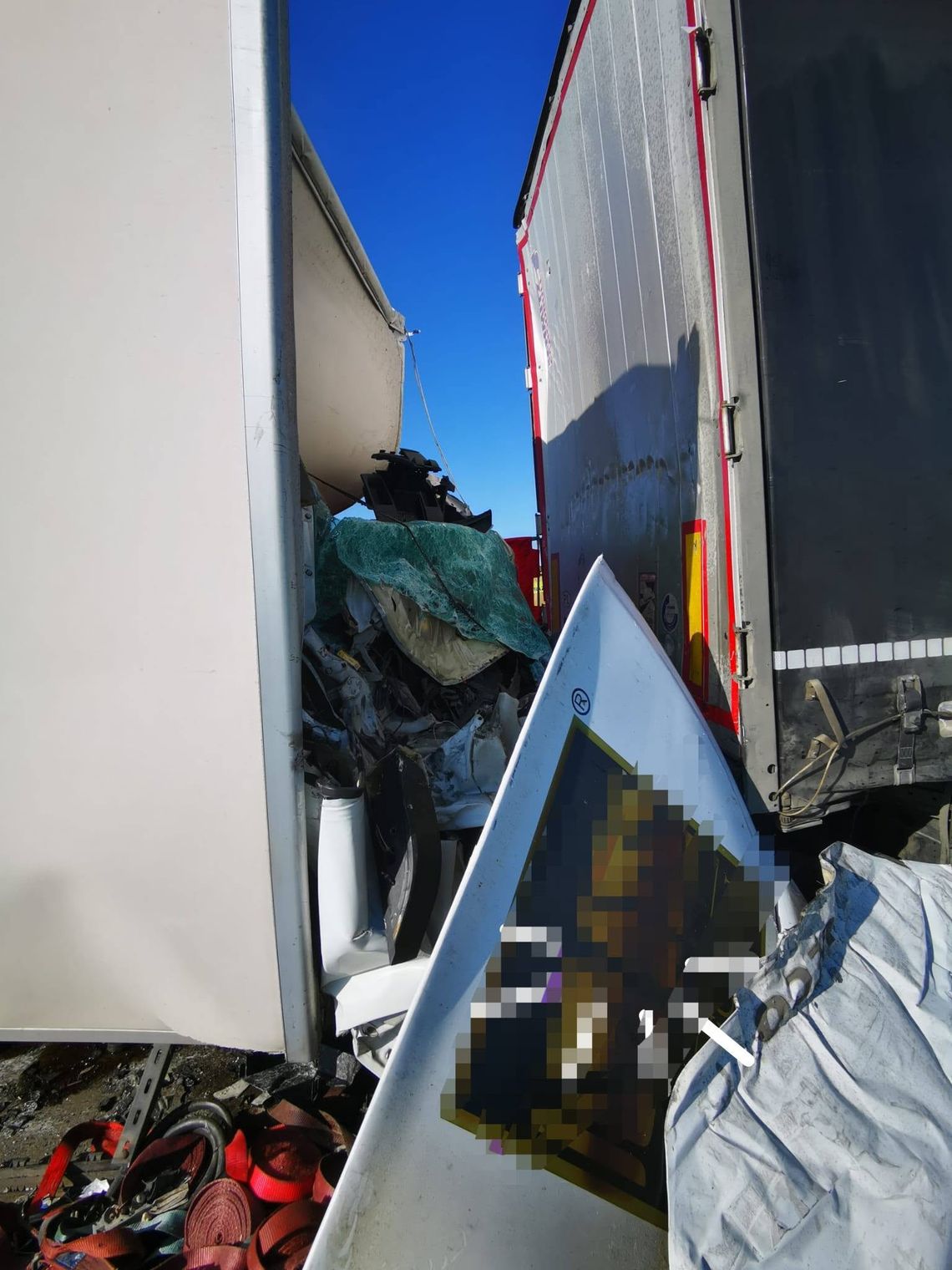 Zderzenie trzech pojazdów na A4. Jedna osoba zginęła, druga trafiła do szpitala Zderzenie trzech pojazdów na A4. Jedna osoba zginęła, druga trafiła do szpitala