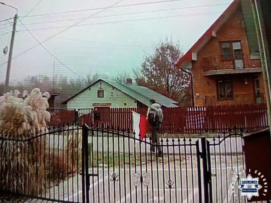 Zdjął flagę państwową i ją sobie zabrał. To coś więcej niż kradzież, dlatego mężczyźnie grozi więzienie Zdjął flagę państwową i ją sobie zabrał. To coś więcej niż kradzież, dlatego mężczyźnie grozi więzienie