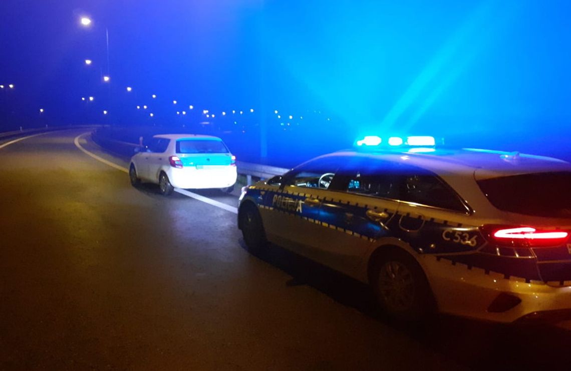 Zepsuł mu się samochód na autostradzie, postanowił dopchać go do bramek