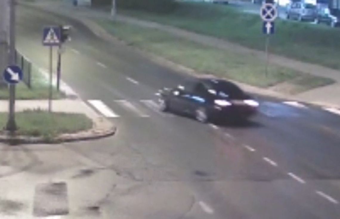 Zgasił światło i stracił prawko. 18-latek driftując BMW wjechał w latarnię [WIDEO]