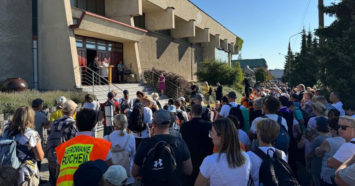 Zgłosiła zaginięcie męża. Okazało się, że poszedł na pielgrzymkę i zapomniał jej o tym powiedzieć Zgłosiła zaginięcie męża. Okazało się, że poszedł na pielgrzymkę i zapomniał jej o tym powiedzieć