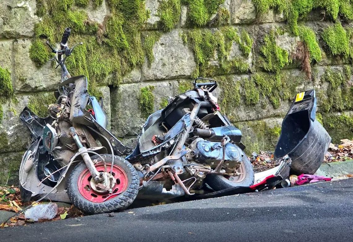 Zjechał na przeciwny pas i uderzył w ciężarówkę. Motorowerzysta miał blisko trzy promile we krwi Zjechał na przeciwny pas i uderzył w ciężarówkę. Motorowerzysta miał blisko trzy promile we krwi