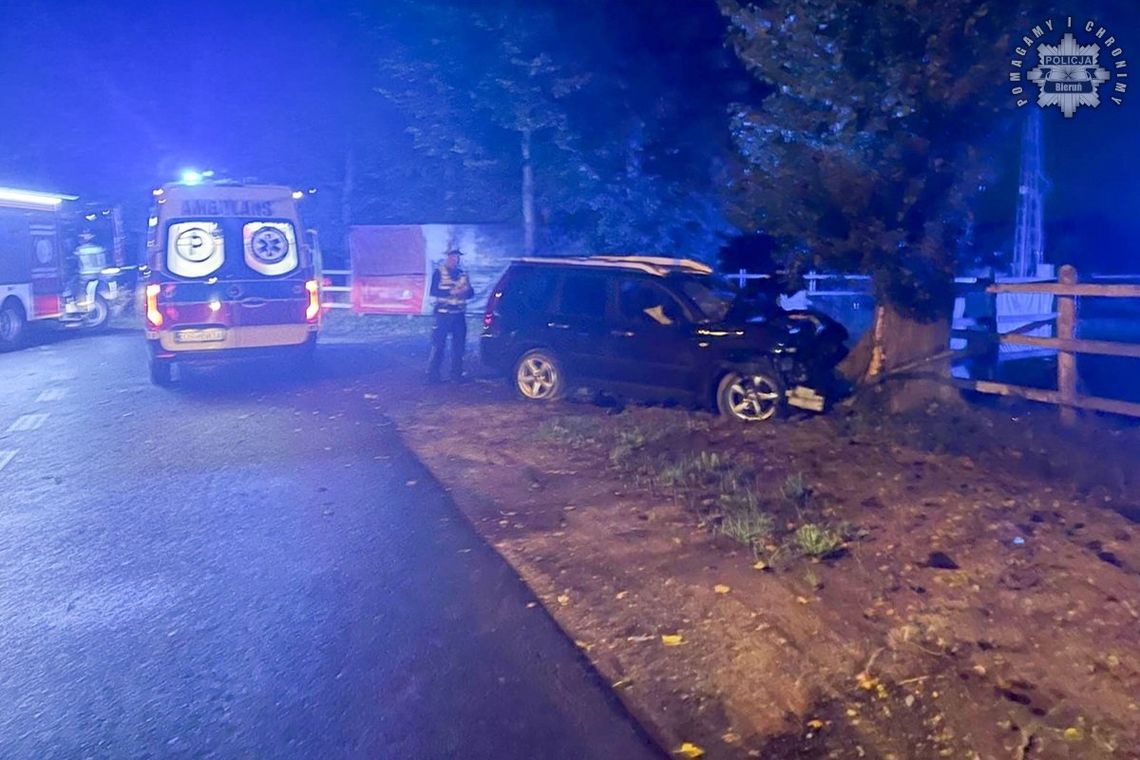 Zjechał z drogi i uderzył w drzewo. 35-letni kierowca nissana zabrany śmigłowcem do szpitala. Niestety zmarł Zjechał z drogi i uderzył w drzewo. 35-letni kierowca nissana zabrany śmigłowcem do szpitala. Niestety zmarł