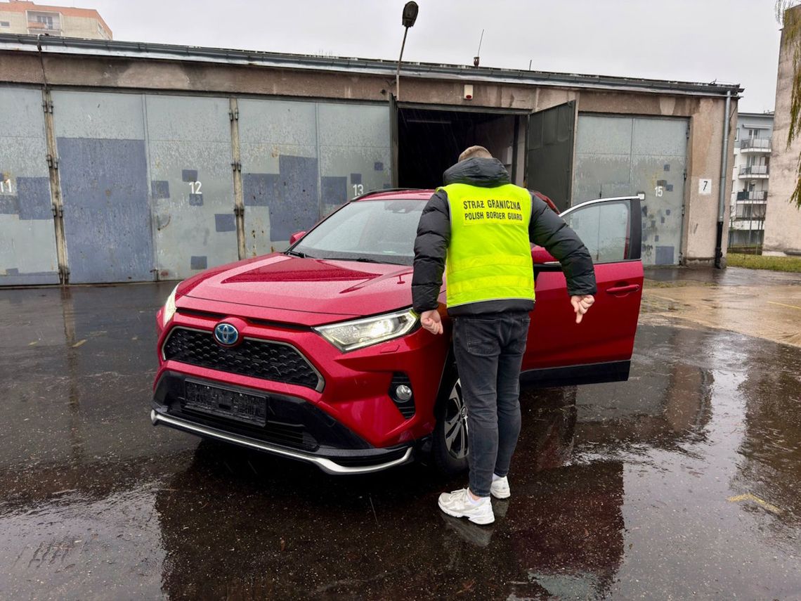 Zjechał z promu, zatrzymali go strażnicy graniczni. Polak za kierownicą kradzionej toyoty Zjechał z promu, zatrzymali go strażnicy graniczni. Polak za kierownicą kradzionej toyoty