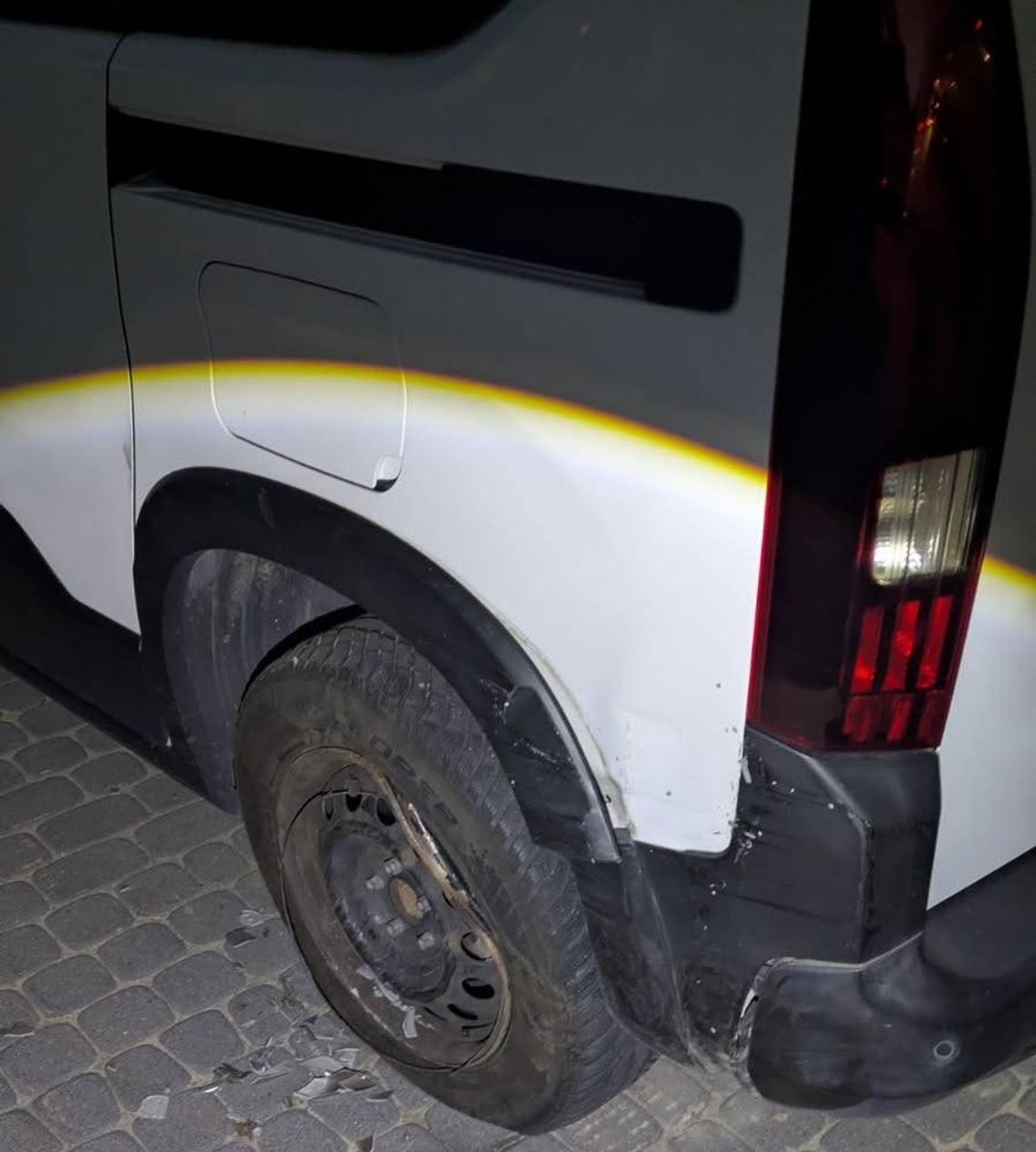 Zjechała z drogi i uderzyła w zaparkowane auto. Tłumaczyła, że nie chciała rozjechać kotka, ale alkomat pokazał prawdę Zjechała z drogi i uderzyła w zaparkowane auto. Tłumaczyła, że nie chciała rozjechać kotka, ale alkomat pokazał prawdę