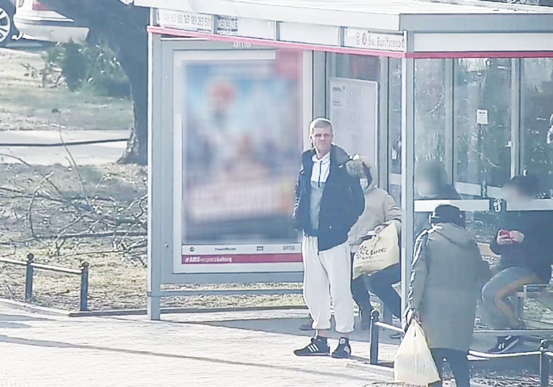 Złapała złodzieja na gorącym uczynku, ten zagroził, że ją zabije. Policja publikuje jego wizerunek