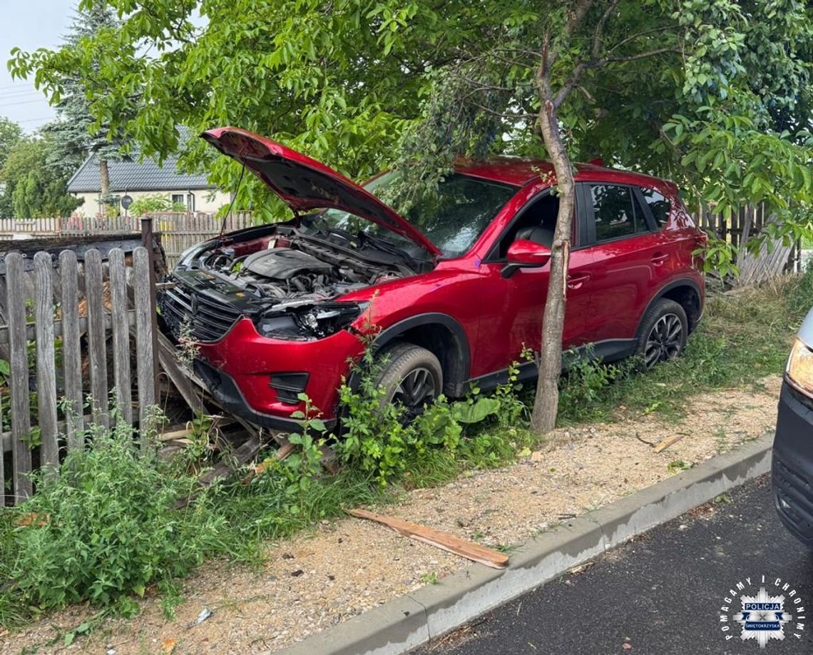 Zlekceważył zakaz i z dwoma promilami ruszył w trasę. Rozbił się na płocie i spędził noc na dołku