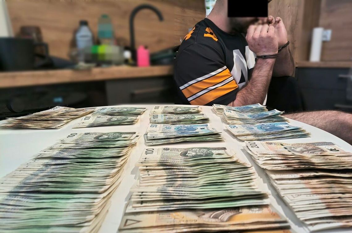 Zlikwidowana domowa fabryka sterydów. Leki i anaboliki warte 5 mln zł trafiły w ręce policji Zlikwidowana domowa fabryka sterydów. Leki i anaboliki warte 5 mln zł trafiły w ręce policji