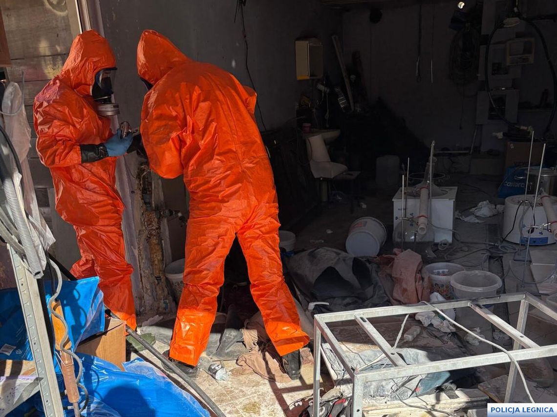 Zlikwidowana fabryka "kryształu". Policyjny nalot na laboratorium do produkcji metamfetaminy. WIDEO