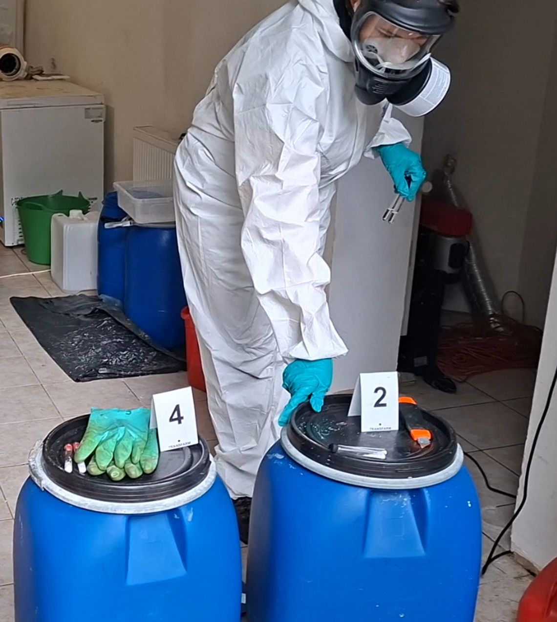 Zlikwidowano profesjonalne laboratorium mefedronu. Zatrzymano poszukiwanego przez Interpol