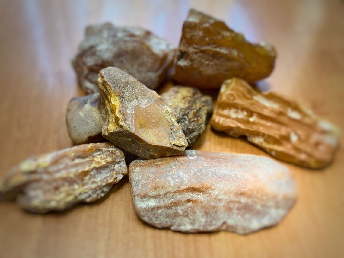 Złodziej bursztynu wpadł przez ogłoszenie w internecie. Jego dłoń rozpoznał jeden z kolegów