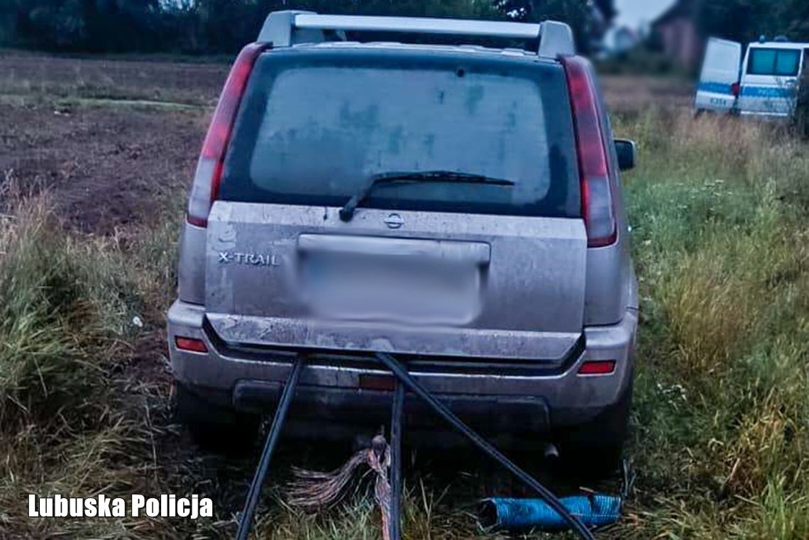 Złodziej kabli złapany na gorącym uczynku próbował wykupić się łapówką. Oferował 4 tysiące Złodziej kabli złapany na gorącym uczynku próbował wykupić się łapówką. Oferował 4 tysiące