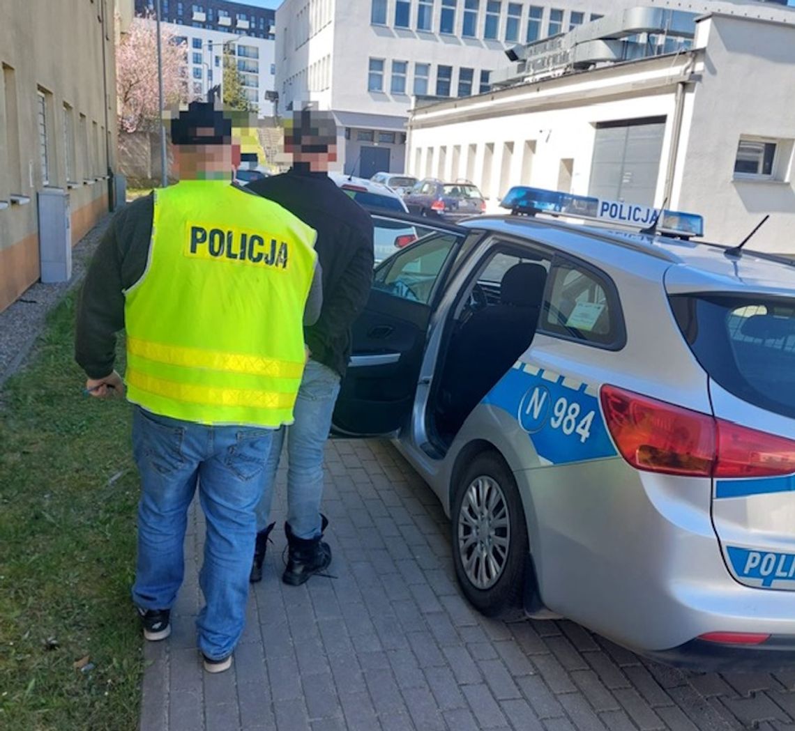 Złodziej ukradł tysiąc litrów paliwa z budowy drogi. Swój łup zakopywał w lesie