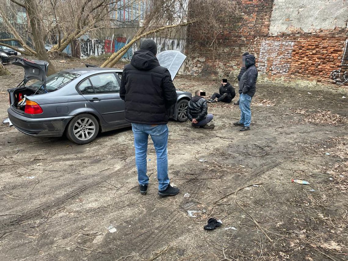 Złodzieje BMW zatrzymani w drodze na robotę. Mieli zlecenie na kolejne auto [FOTO]