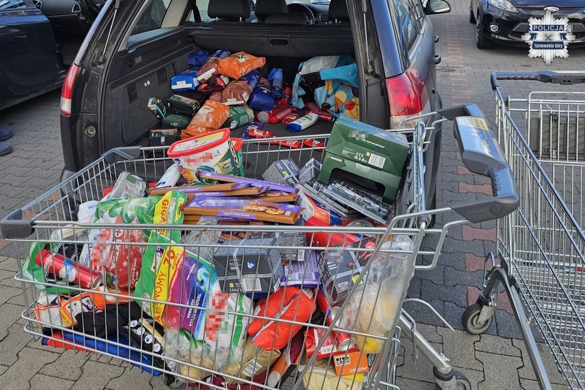 Złodzieje dali popis zuchwałości. Zapakowali towar za ponad 4 tysiące złotych i wyjechali ze sklepu Złodzieje dali popis zuchwałości. Zapakowali towar za ponad 4 tysiące złotych i wyjechali ze sklepu