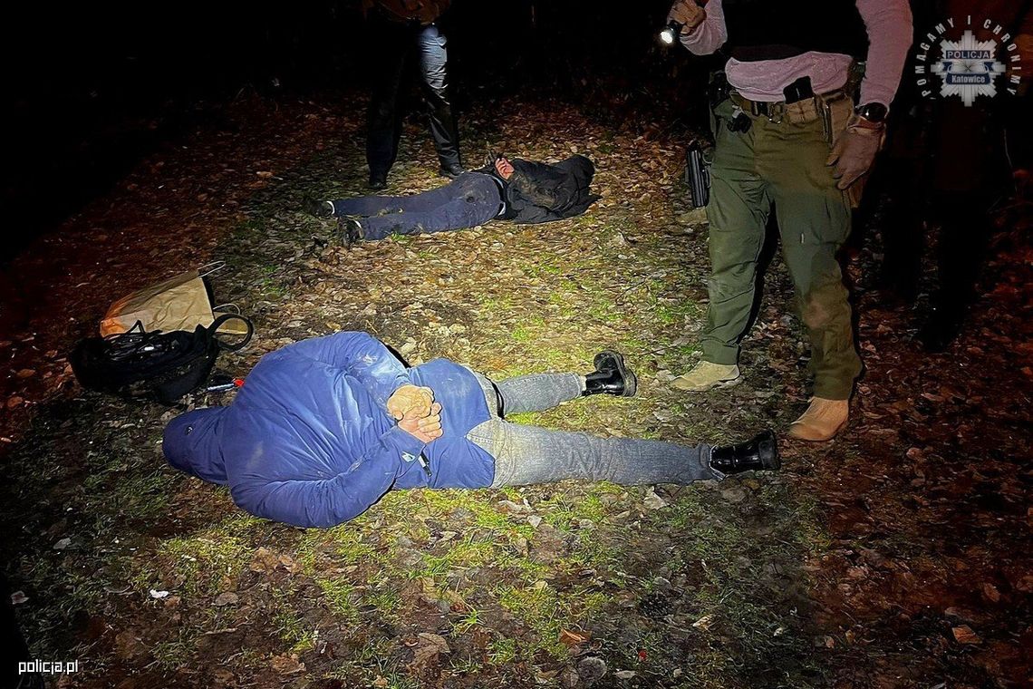 Złodzieje limuzyn na glebie. Specjalizowali się w kradzieżach aut klasy premium Złodzieje limuzyn na glebie. Specjalizowali się w kradzieżach aut klasy premium